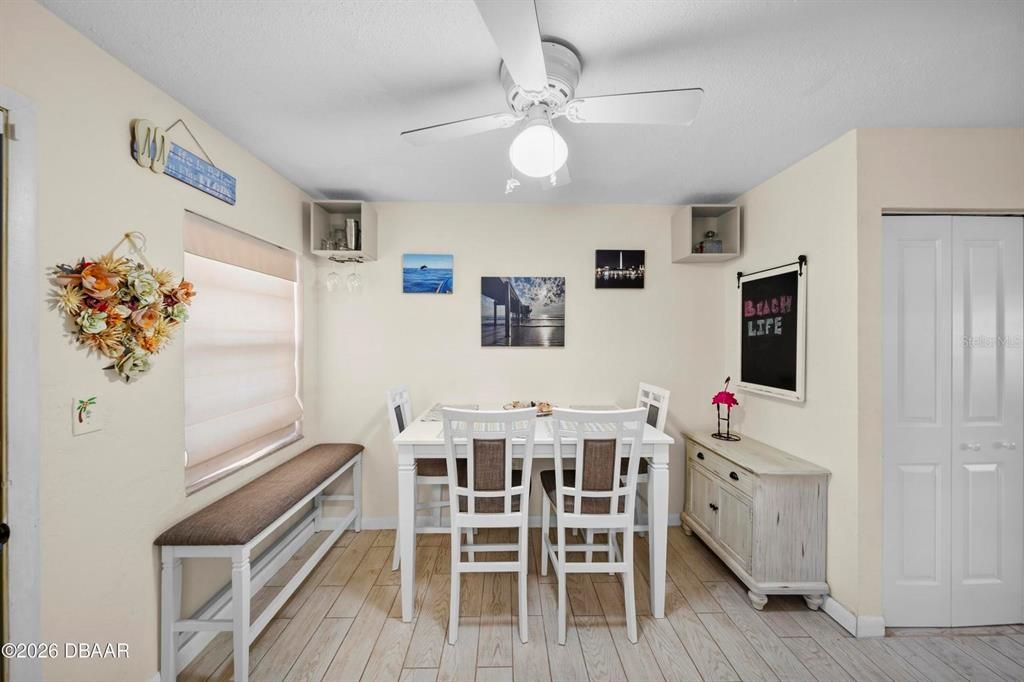 For Sale: $199,900 (2 beds, 2 baths, 570 Square Feet)