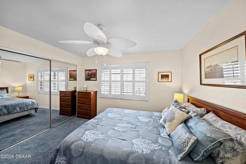 For Sale: $199,900 (2 beds, 2 baths, 570 Square Feet)
