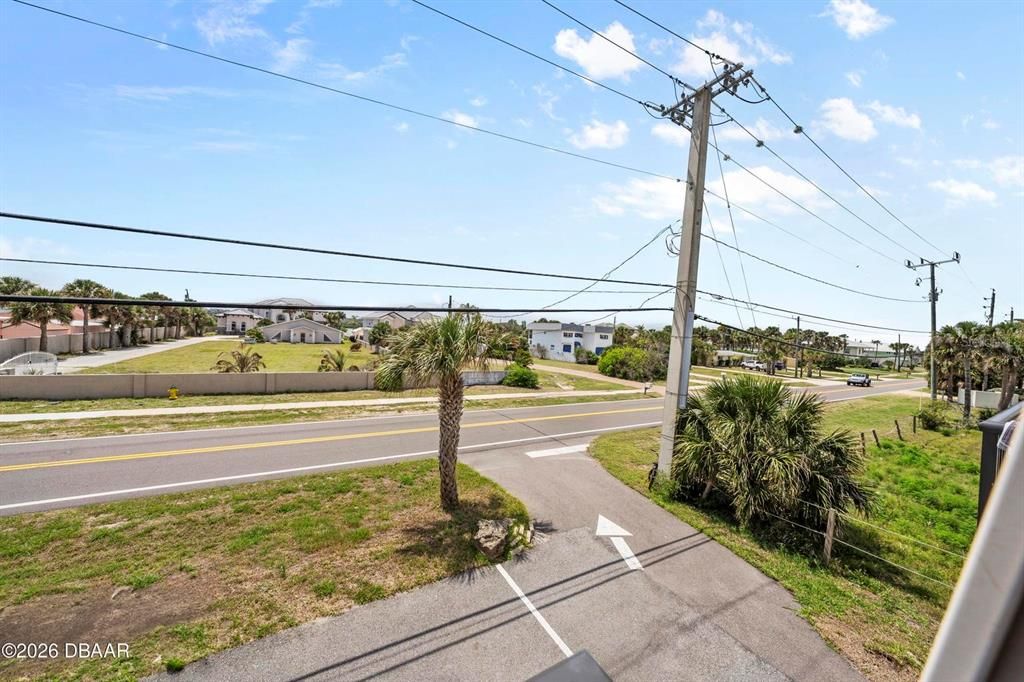 For Sale: $199,900 (2 beds, 2 baths, 570 Square Feet)