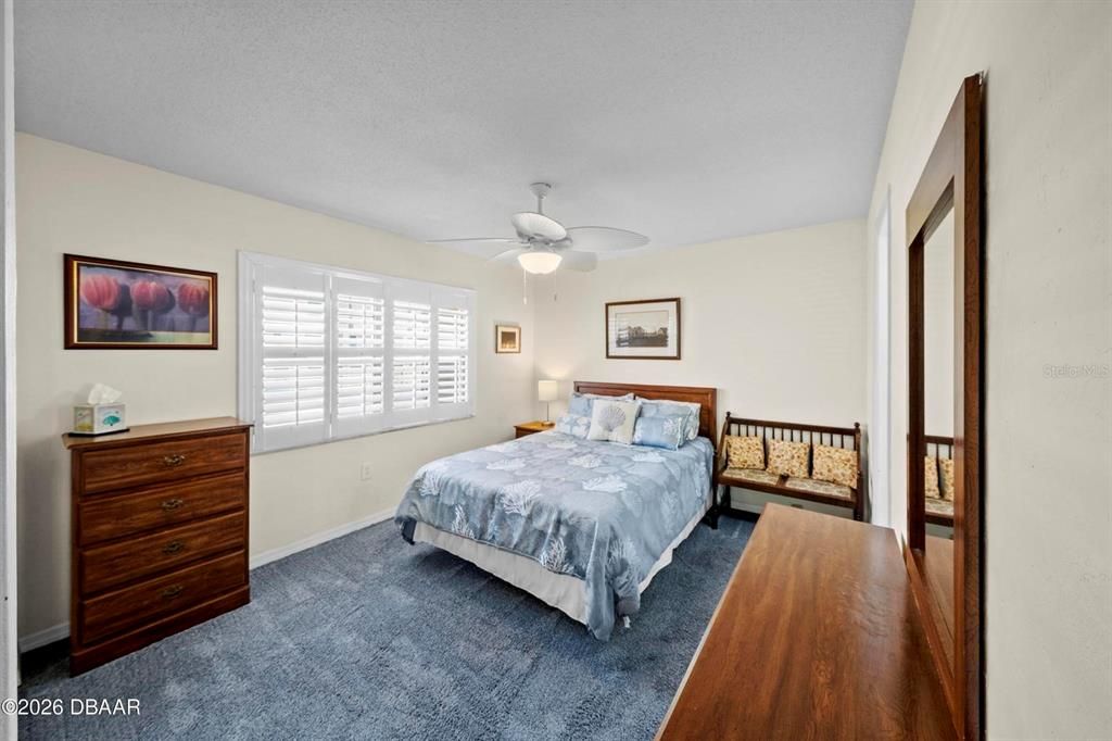 For Sale: $199,900 (2 beds, 2 baths, 570 Square Feet)