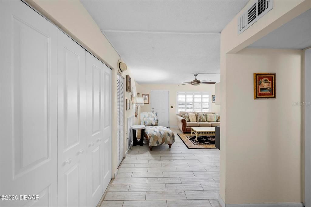 For Sale: $199,900 (2 beds, 2 baths, 570 Square Feet)
