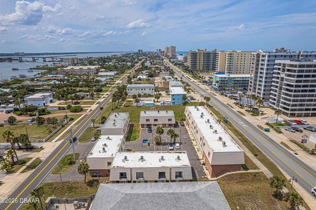 For Sale: $199,900 (2 beds, 2 baths, 570 Square Feet)