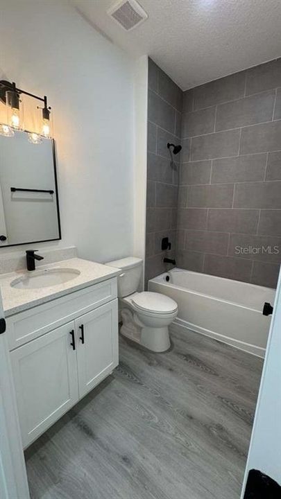 На продажу: $306,900 (4 спален, 2 ванн, 1774 Квадратных фут)