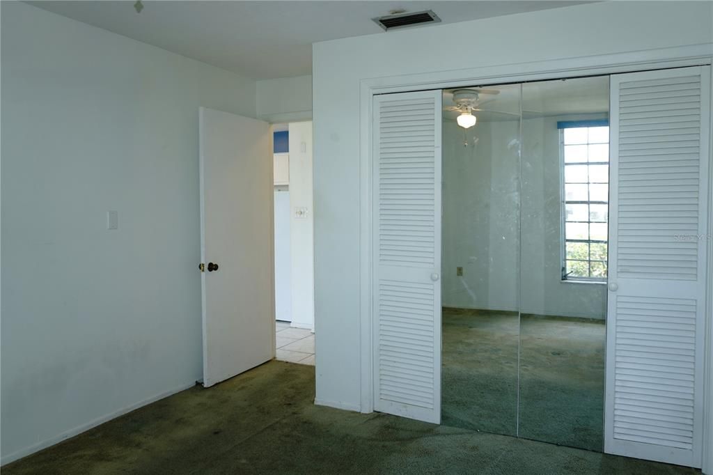 Activo con contrato: $99,900 (1 camas, 1 baños, 600 Pies cuadrados)