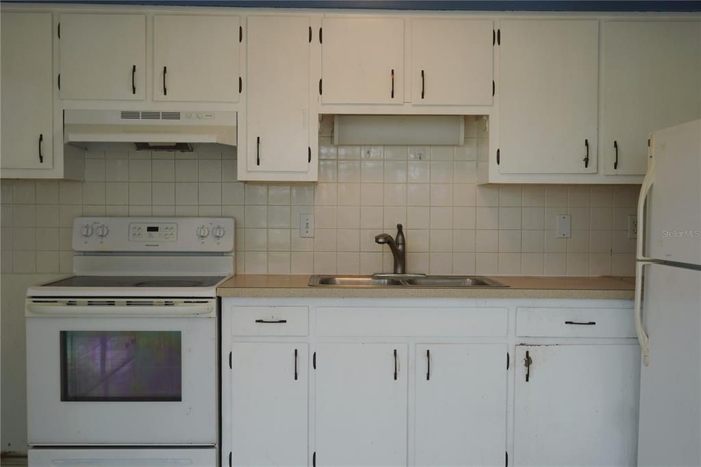 Activo con contrato: $99,900 (1 camas, 1 baños, 600 Pies cuadrados)