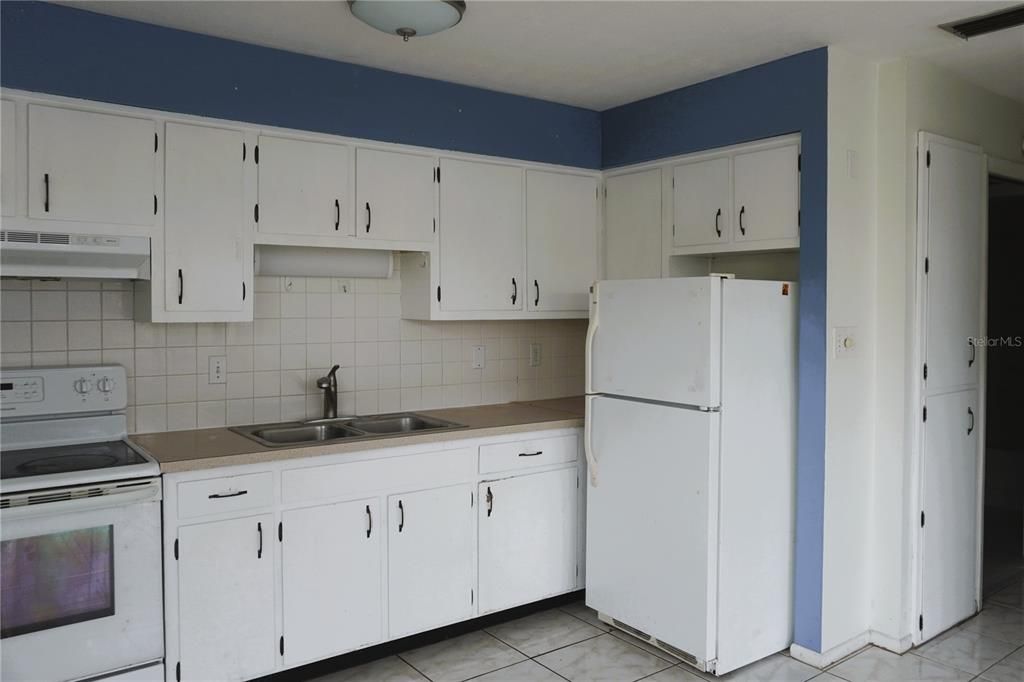 Activo con contrato: $99,900 (1 camas, 1 baños, 600 Pies cuadrados)