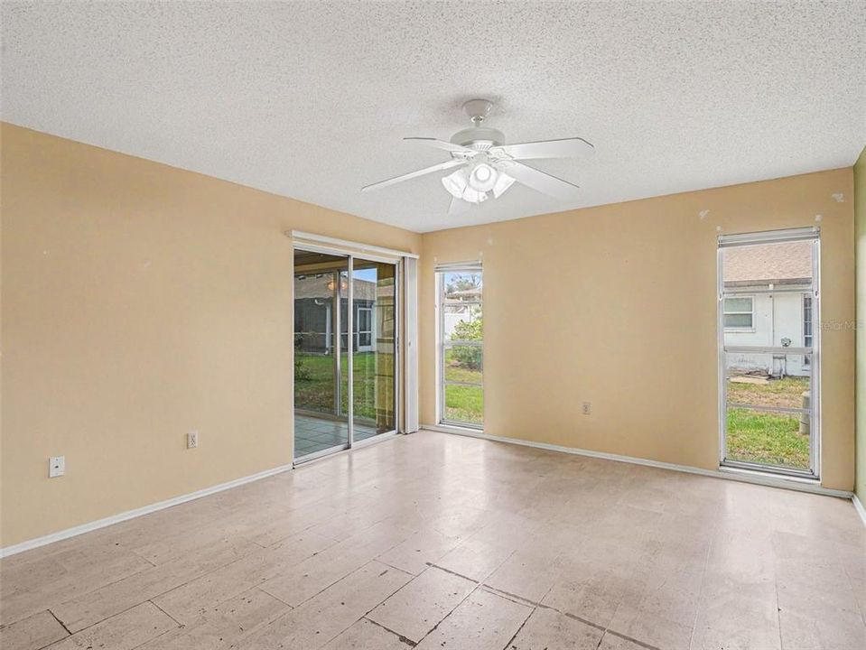 For Sale: $270,000 (2 beds, 2 baths, 1515 Square Feet)