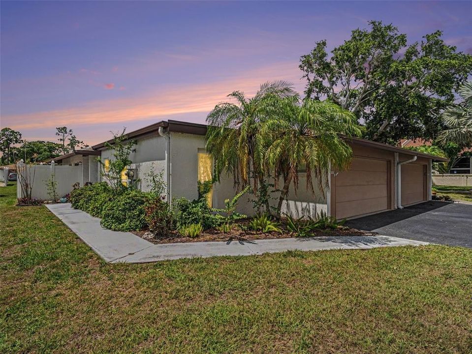 For Sale: $270,000 (2 beds, 2 baths, 1515 Square Feet)