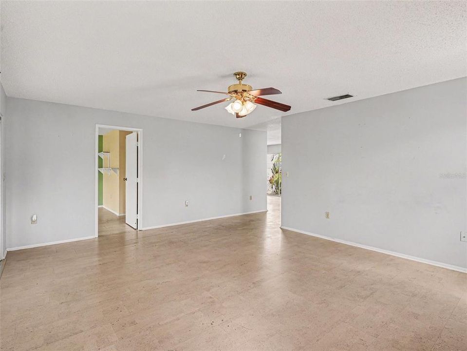 For Sale: $270,000 (2 beds, 2 baths, 1515 Square Feet)