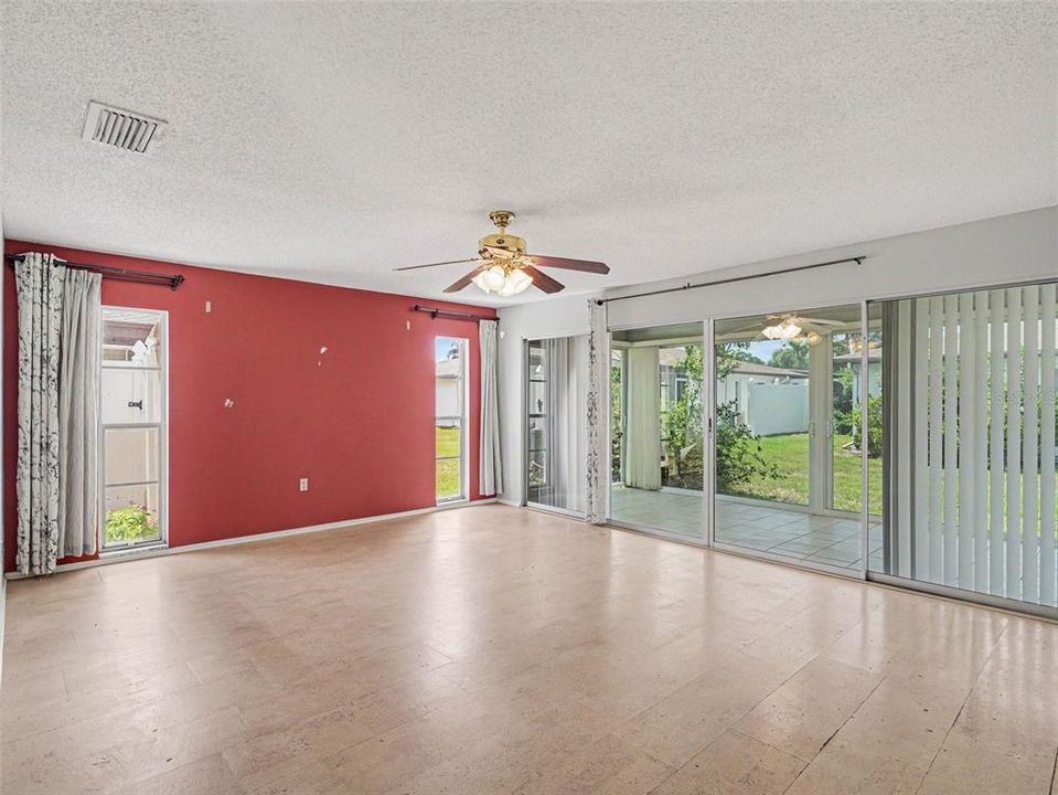 For Sale: $270,000 (2 beds, 2 baths, 1515 Square Feet)