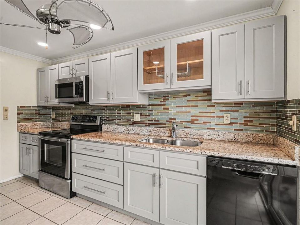 For Sale: $270,000 (2 beds, 2 baths, 1515 Square Feet)