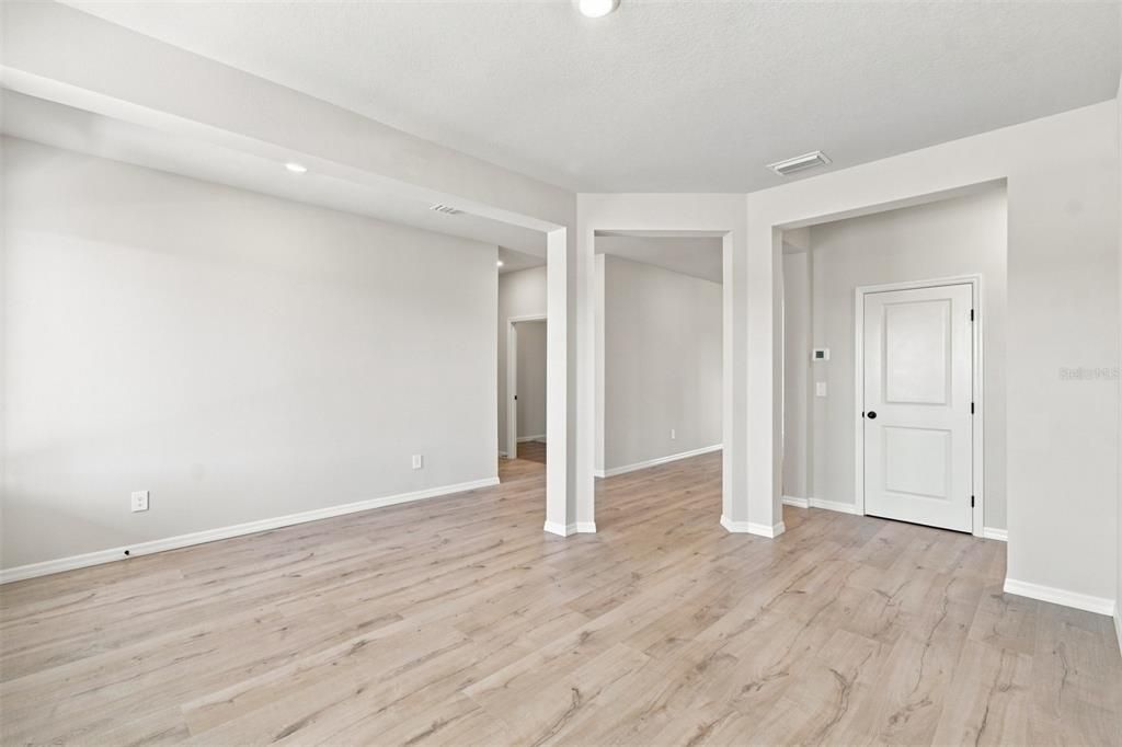For Sale: $571,862 (4 beds, 3 baths, 2635 Square Feet)