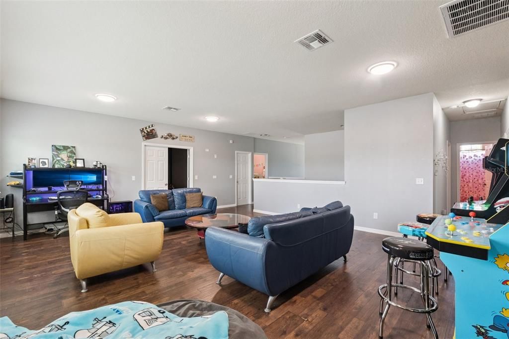 For Sale: $699,900 (6 beds, 4 baths, 4239 Square Feet)