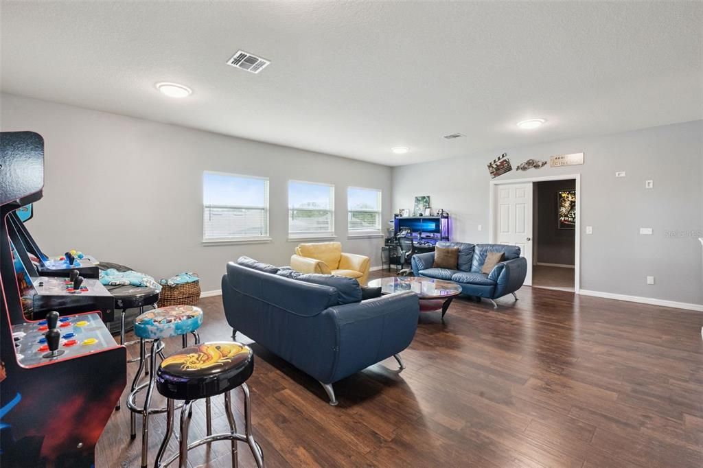 For Sale: $699,900 (6 beds, 4 baths, 4239 Square Feet)