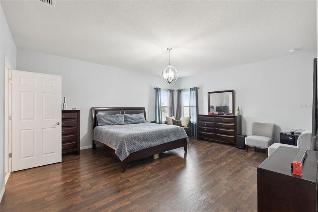 For Sale: $699,900 (6 beds, 4 baths, 4239 Square Feet)