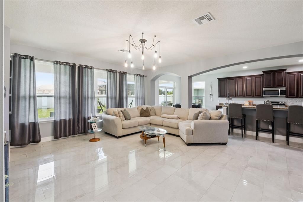 For Sale: $699,900 (6 beds, 4 baths, 4239 Square Feet)