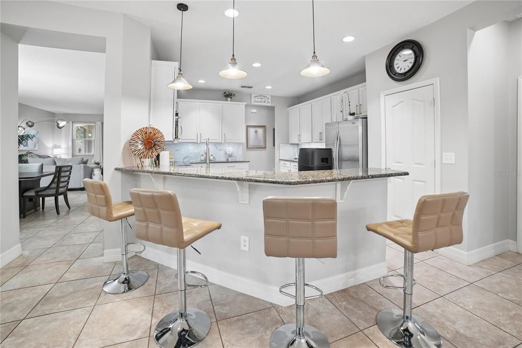 Activo con contrato: $518,995 (4 camas, 2 baños, 2670 Pies cuadrados)