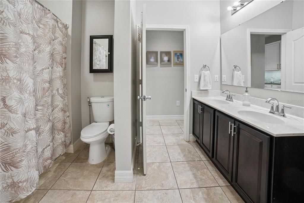 Activo con contrato: $518,995 (4 camas, 2 baños, 2670 Pies cuadrados)
