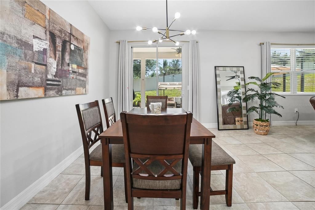 Activo con contrato: $518,995 (4 camas, 2 baños, 2670 Pies cuadrados)