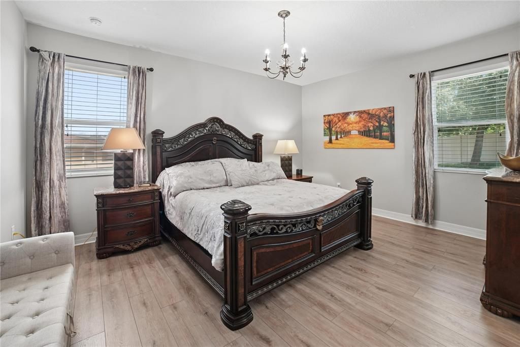 Activo con contrato: $518,995 (4 camas, 2 baños, 2670 Pies cuadrados)