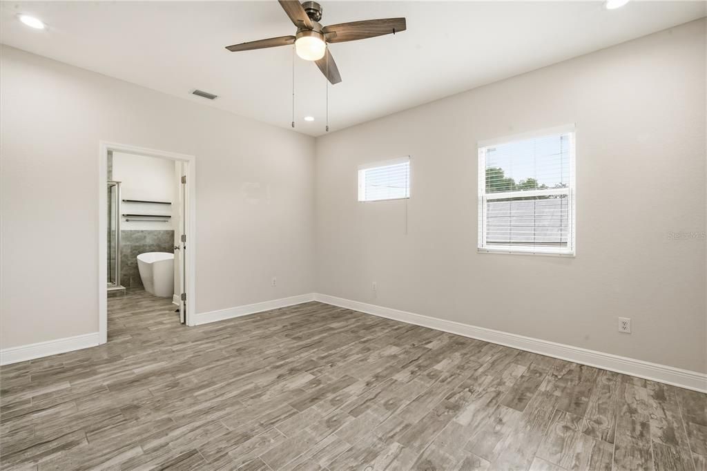 For Rent: $3,200 (4 beds, 3 baths, 2031 Square Feet)