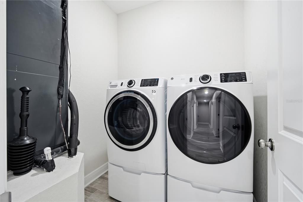 For Rent: $3,200 (4 beds, 3 baths, 2031 Square Feet)
