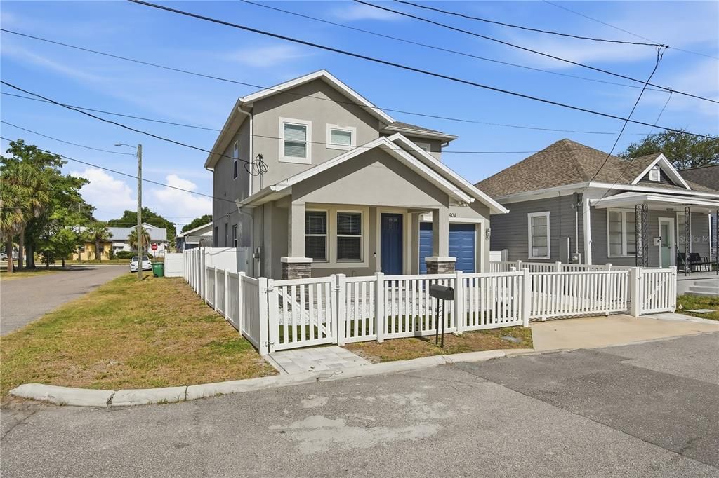 For Rent: $3,200 (4 beds, 3 baths, 2031 Square Feet)