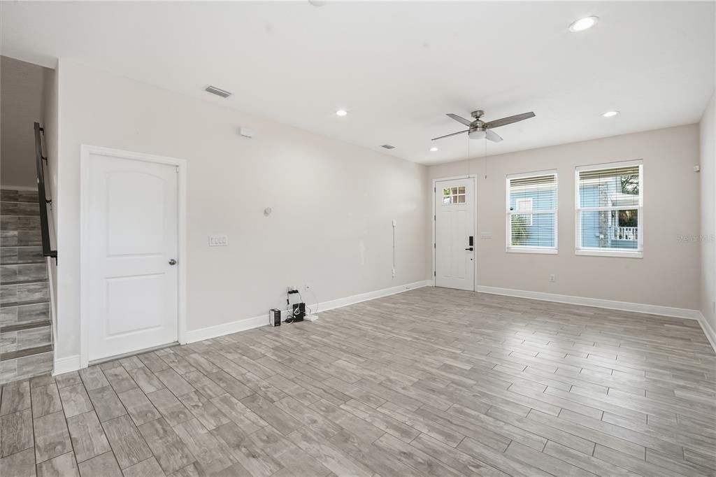 For Rent: $3,200 (4 beds, 3 baths, 2031 Square Feet)