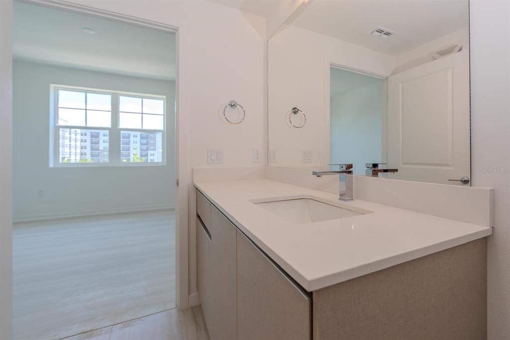 В аренду: $1,800 (2 спален, 2 ванн, 1023 Квадратных фут)