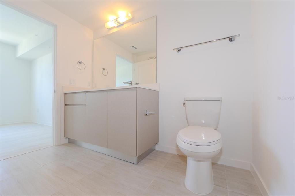 В аренду: $1,800 (2 спален, 2 ванн, 1023 Квадратных фут)
