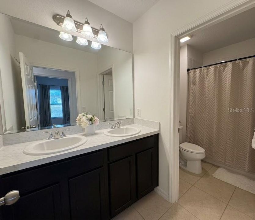 For Rent: $2,300 (4 beds, 2 baths, 1994 Square Feet)
