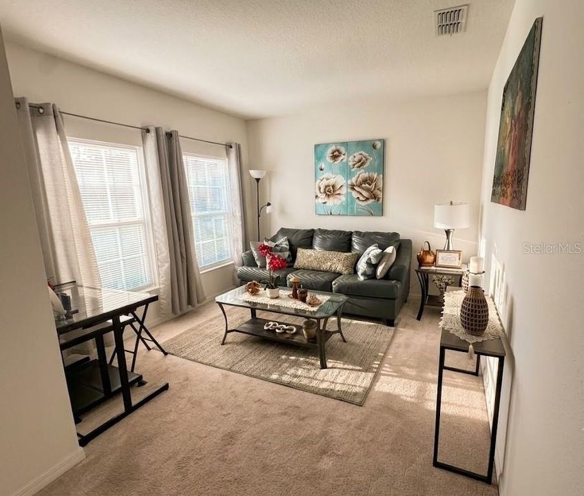 For Rent: $2,300 (4 beds, 2 baths, 1994 Square Feet)
