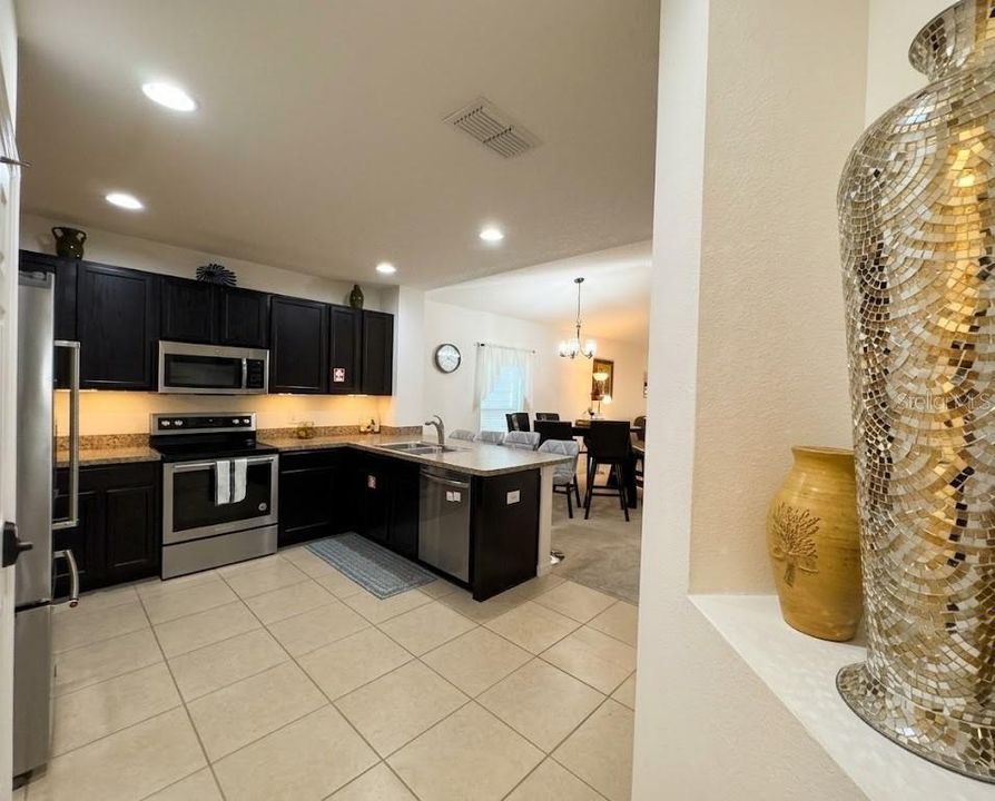 For Rent: $2,300 (4 beds, 2 baths, 1994 Square Feet)