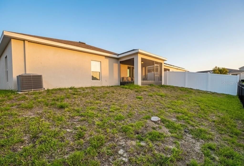 For Rent: $2,300 (4 beds, 2 baths, 1994 Square Feet)