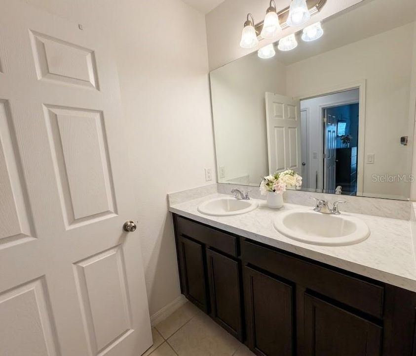 For Rent: $2,300 (4 beds, 2 baths, 1994 Square Feet)