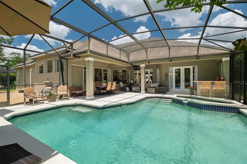 合同活跃: $1,095,000 (5 贝兹, 4 浴室, 3754 平方英尺)