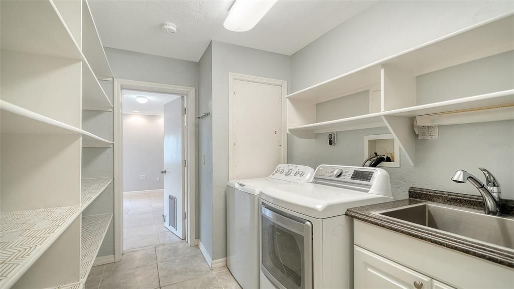 For Sale: $899,000 (4 beds, 3 baths, 3147 Square Feet)