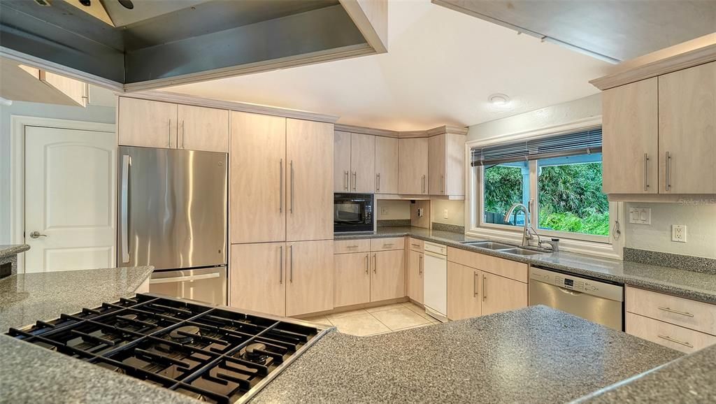For Sale: $899,000 (4 beds, 3 baths, 3147 Square Feet)