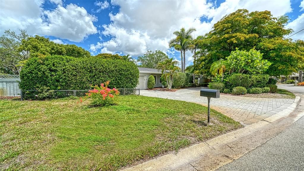 For Sale: $899,000 (4 beds, 3 baths, 3147 Square Feet)