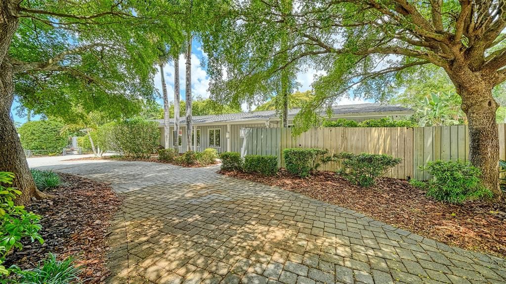 For Sale: $899,000 (4 beds, 3 baths, 3147 Square Feet)
