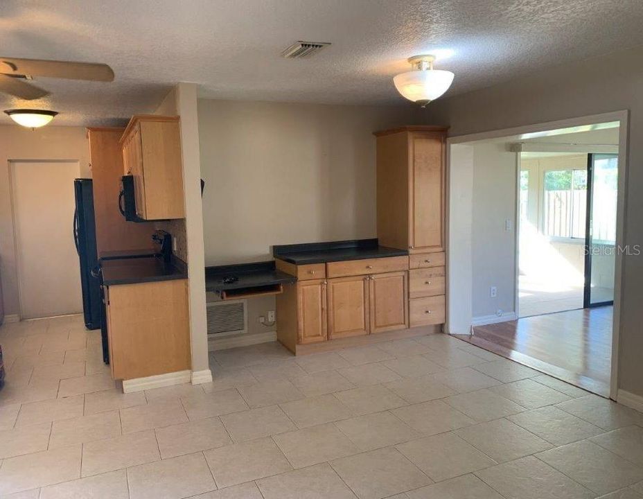 For Rent: $2,150 (4 beds, 2 baths, 1705 Square Feet)