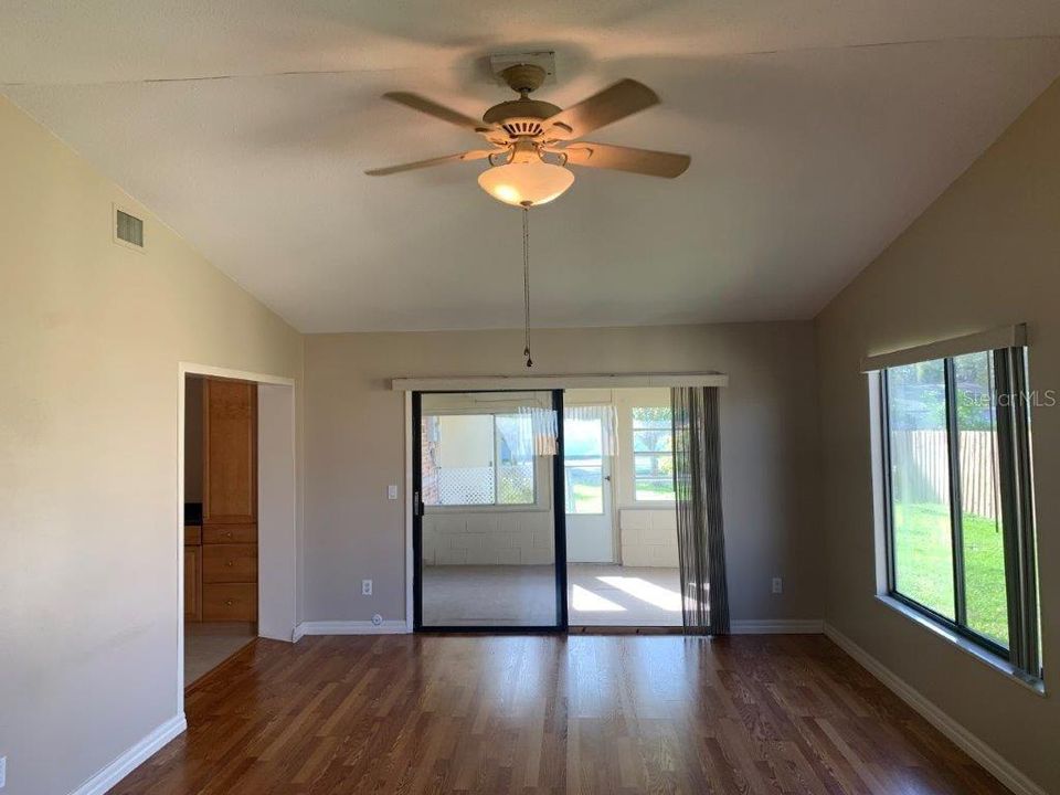 For Rent: $2,150 (4 beds, 2 baths, 1705 Square Feet)