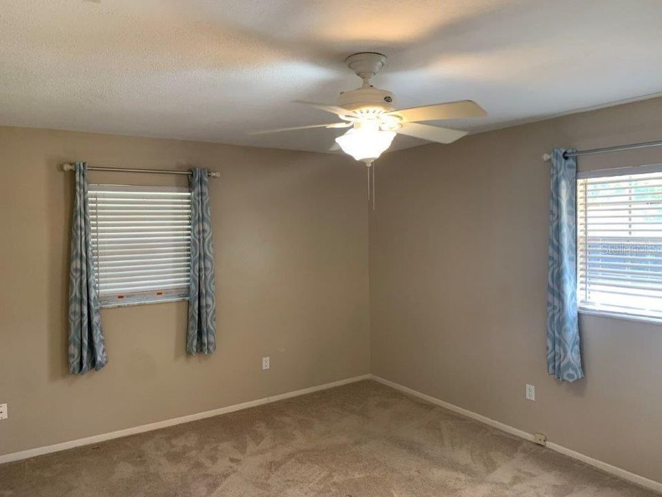 For Rent: $2,150 (4 beds, 2 baths, 1705 Square Feet)