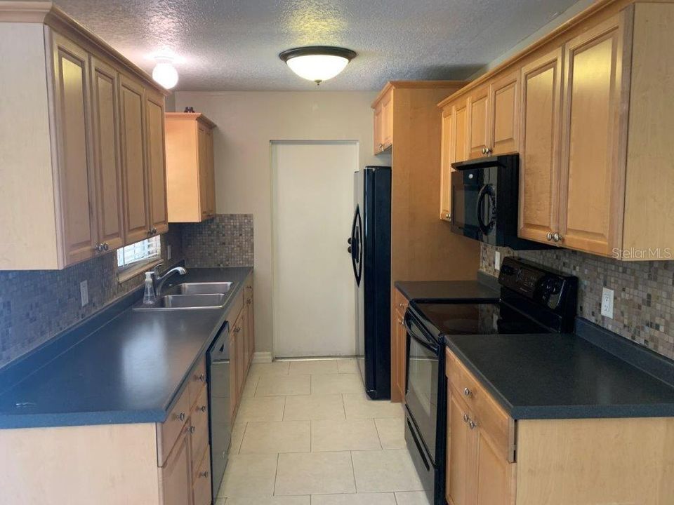 For Rent: $2,150 (4 beds, 2 baths, 1705 Square Feet)