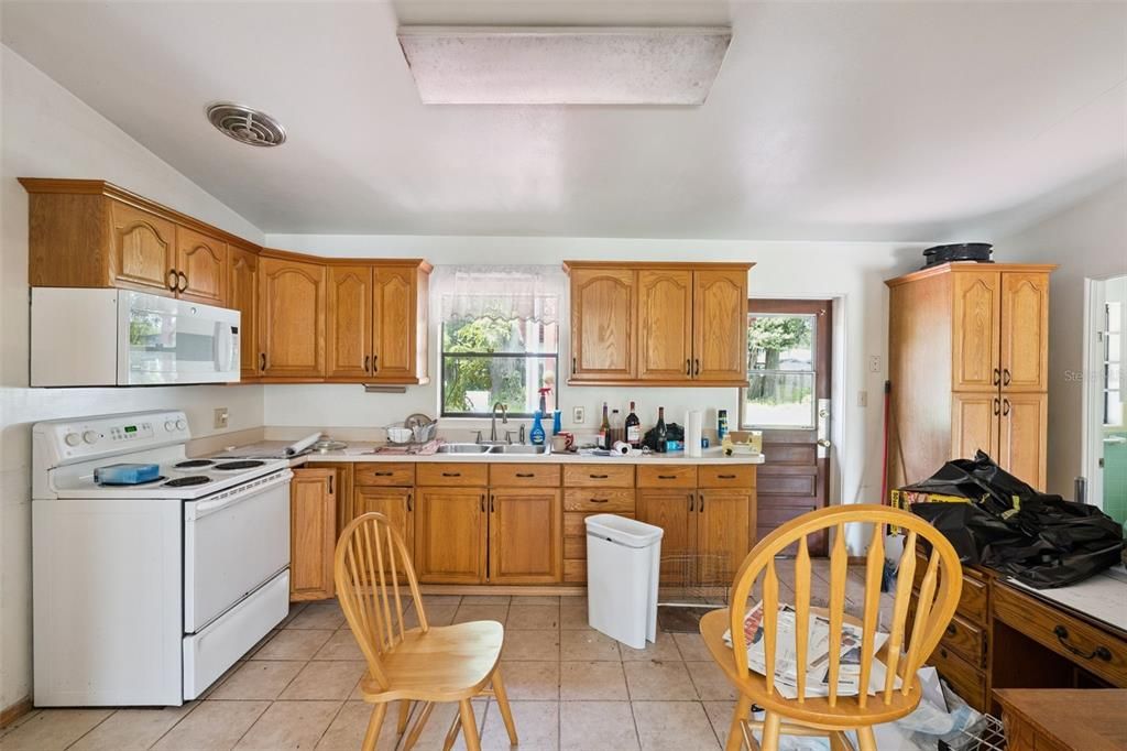 Activo con contrato: $399,900 (3 camas, 2 baños, 1363 Pies cuadrados)