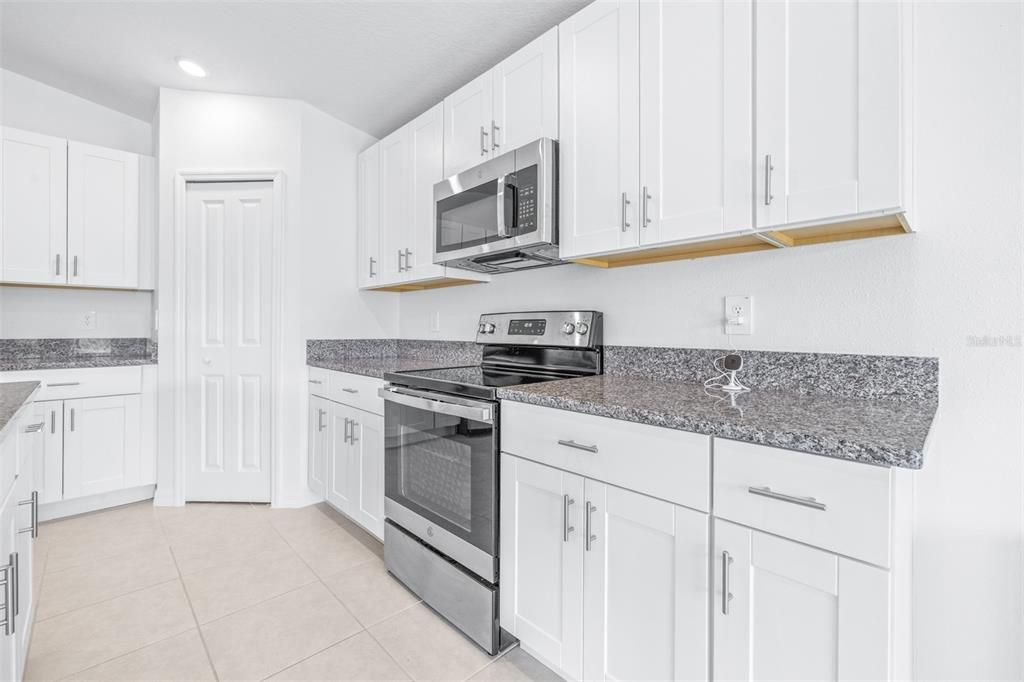 En Venta: $350,000 (4 camas, 2 baños, 1935 Pies cuadrados)