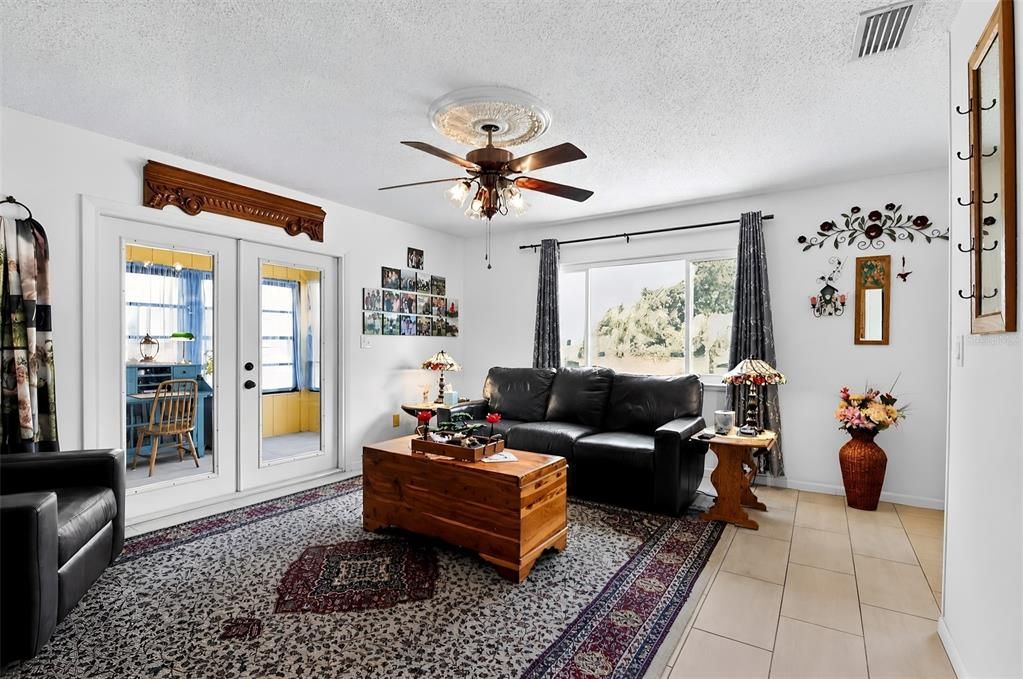 Active With Contract: $150,000 (2 beds, 1 baths, 864 Square Feet)