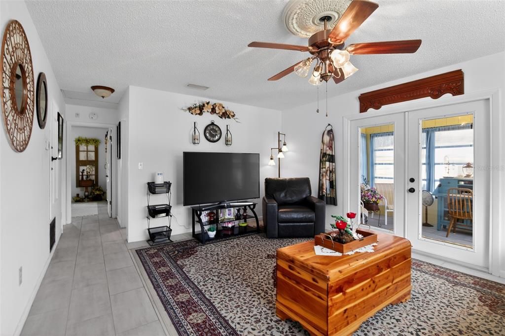 Active With Contract: $150,000 (2 beds, 1 baths, 864 Square Feet)