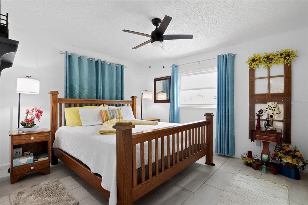 Active With Contract: $150,000 (2 beds, 1 baths, 864 Square Feet)