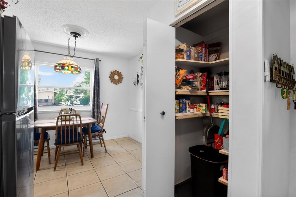 Active With Contract: $150,000 (2 beds, 1 baths, 864 Square Feet)